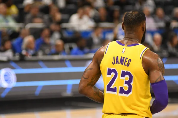 每体：巴萨有意左后卫索萨，想用桑托斯欠的290万欧锁定交易