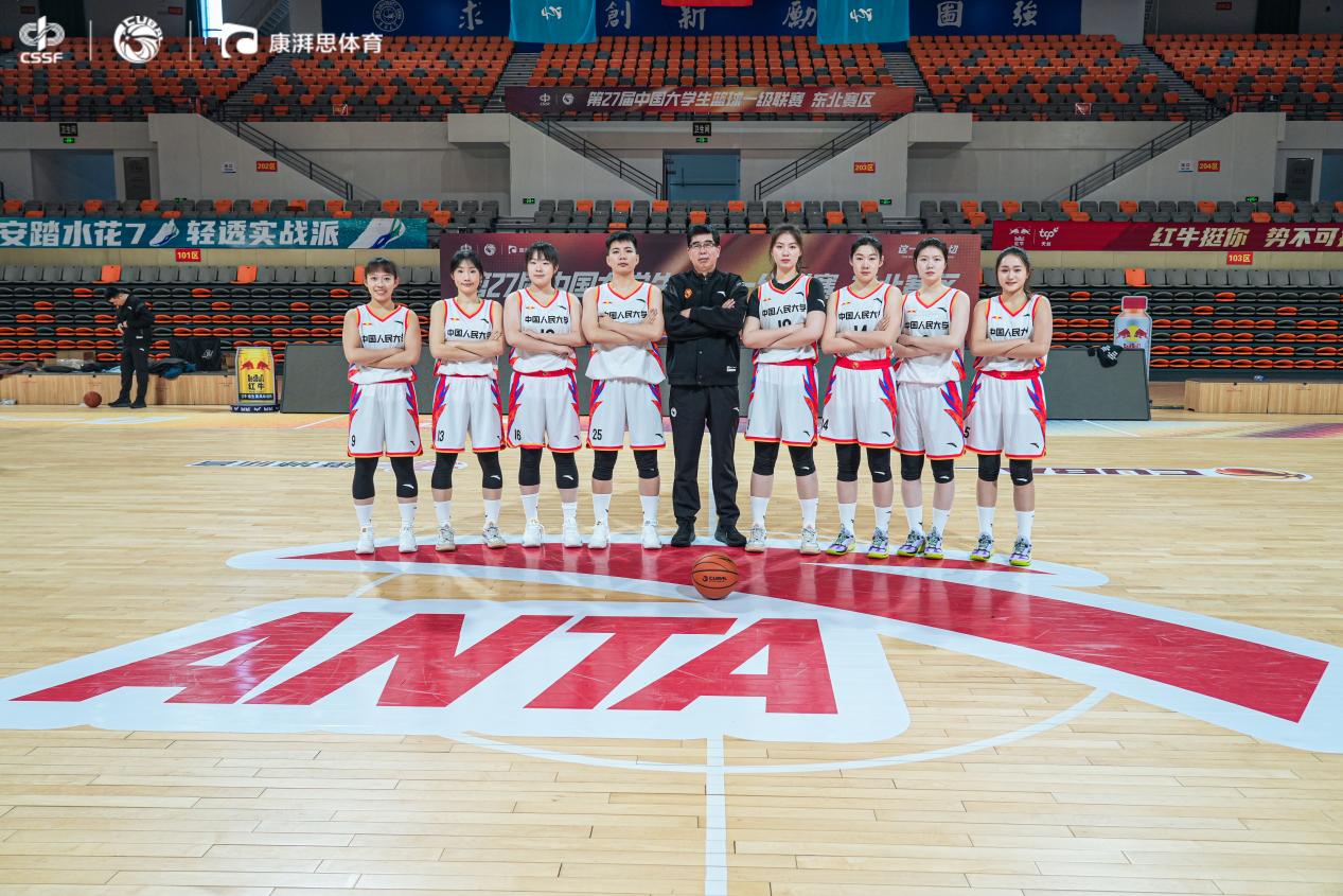 感谢俱乐部，U16国少球员身穿各自俱乐部训练服拍摄全家福